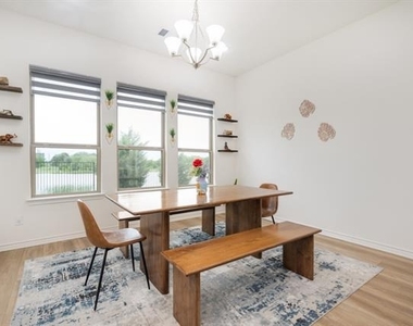 2813 Walker Way - Photo Thumbnail 21