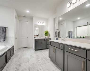 2813 Walker Way - Photo Thumbnail 10