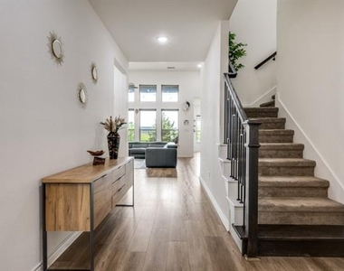 2813 Walker Way - Photo Thumbnail 2