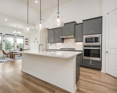 2813 Walker Way - Photo Thumbnail 22