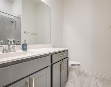2813 Walker Way - Photo Thumbnail 13