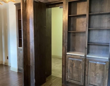1231 Fowler Street - Photo Thumbnail 9