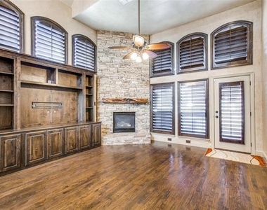 1231 Fowler Street - Photo Thumbnail 4