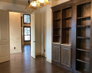 1231 Fowler Street - Photo Thumbnail 8