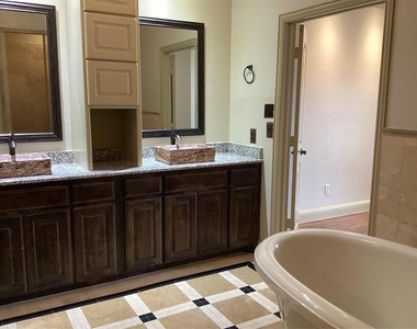 1231 Fowler Street - Photo Thumbnail 15