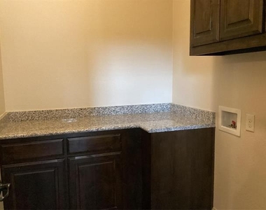 1231 Fowler Street - Photo Thumbnail 26
