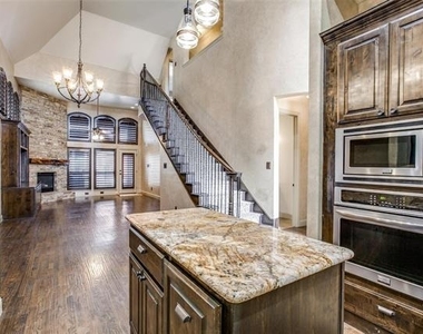 1231 Fowler Street - Photo Thumbnail 3