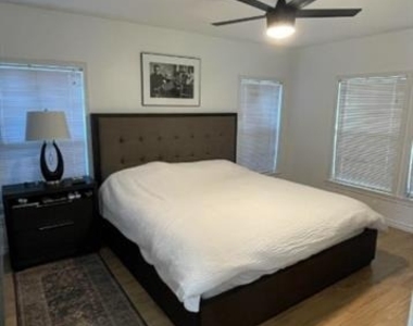 2515 Roanoke Avenue - Photo Thumbnail 11