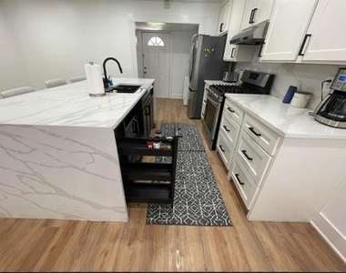 2515 Roanoke Avenue - Photo Thumbnail 6