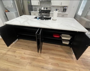 2515 Roanoke Avenue - Photo Thumbnail 7