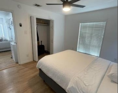 2515 Roanoke Avenue - Photo Thumbnail 17