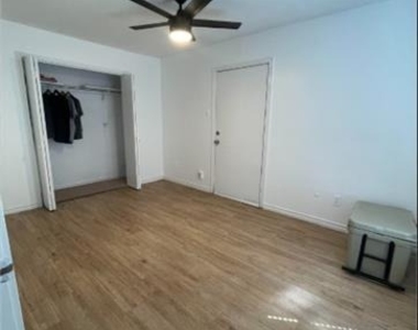 2515 Roanoke Avenue - Photo Thumbnail 19