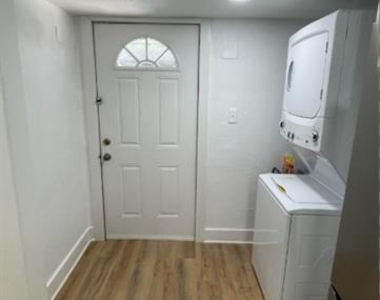 2515 Roanoke Avenue - Photo Thumbnail 9