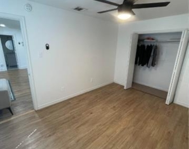 2515 Roanoke Avenue - Photo Thumbnail 21