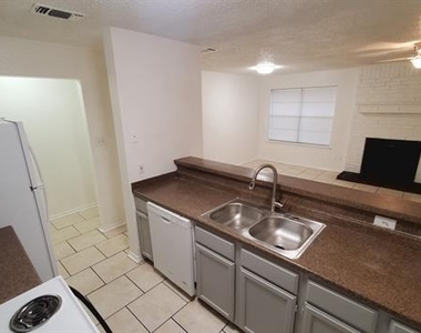 3427 Republic Drive - Photo Thumbnail 6