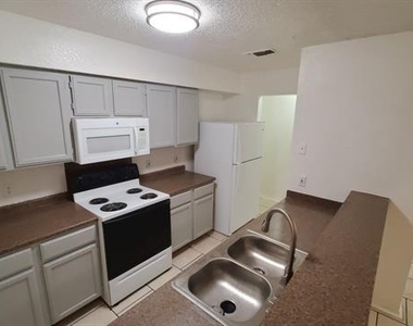 3427 Republic Drive - Photo Thumbnail 4