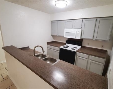 3427 Republic Drive - Photo Thumbnail 7