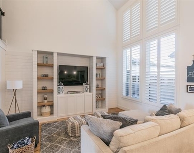 2425 Longspur Drive - Photo Thumbnail 10