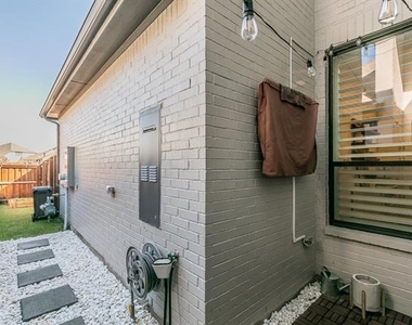 2425 Longspur Drive - Photo Thumbnail 22