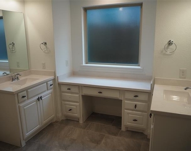 3721 Wildridge Boulevard - Photo Thumbnail 14