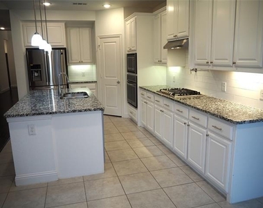 3721 Wildridge Boulevard - Photo Thumbnail 7