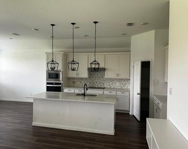 1613 Pine Valley Drive - Photo Thumbnail 10