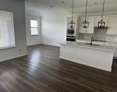 1613 Pine Valley Drive - Photo Thumbnail 9