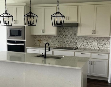 1613 Pine Valley Drive - Photo Thumbnail 11