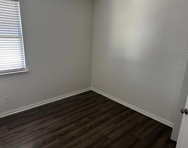1613 Pine Valley Drive - Photo Thumbnail 6