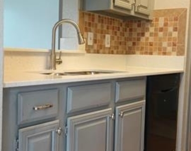 3617 W Northgate Drive - Photo Thumbnail 7