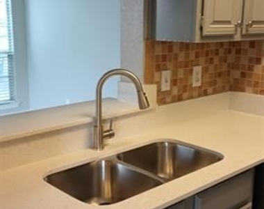 3617 W Northgate Drive - Photo Thumbnail 8