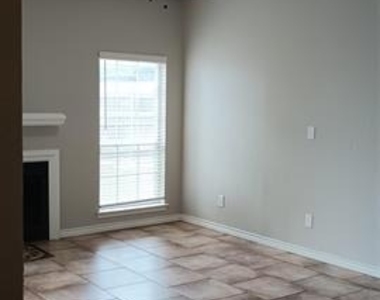 3617 W Northgate Drive - Photo Thumbnail 4