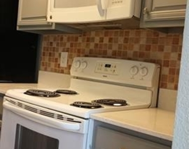 3617 W Northgate Drive - Photo Thumbnail 9