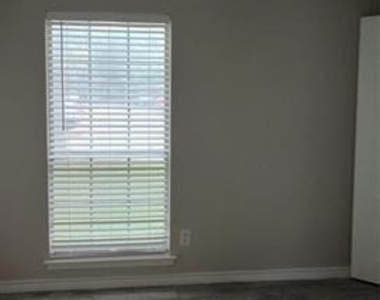 3617 W Northgate Drive - Photo Thumbnail 11