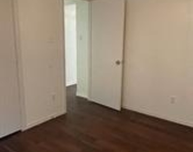5412 Village Green Drive - Photo Thumbnail 10