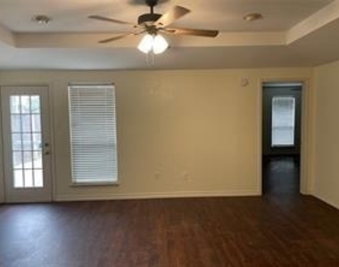 5412 Village Green Drive - Photo Thumbnail 4