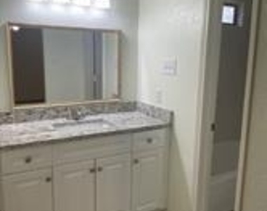 5412 Village Green Drive - Photo Thumbnail 6