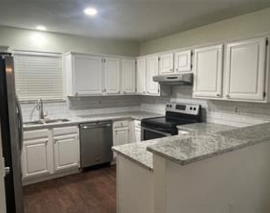 5412 Village Green Drive - Photo Thumbnail 18