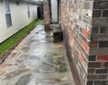 5412 Village Green Drive - Photo Thumbnail 2