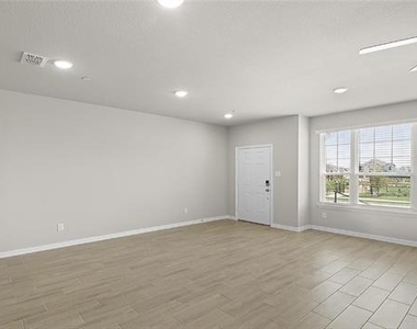 1205 Morgan Dr - Photo Thumbnail 3