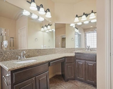 1121 Shearwater Lane - Photo Thumbnail 11
