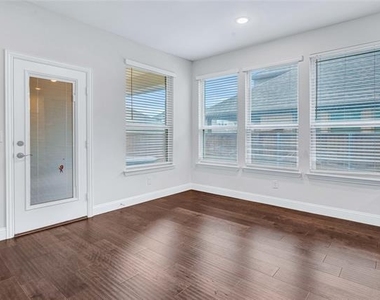 1228 Arrowwood Drive - Photo Thumbnail 9
