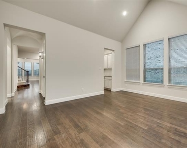 5901 The Esplanade Drive - Photo Thumbnail 7
