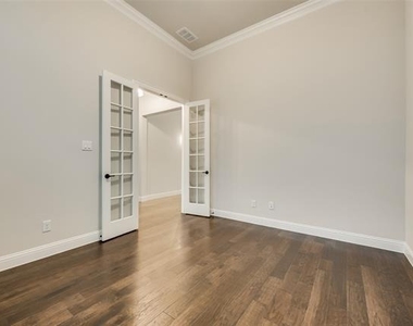 5901 The Esplanade Drive - Photo Thumbnail 5