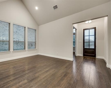 5901 The Esplanade Drive - Photo Thumbnail 8