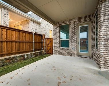 5901 The Esplanade Drive - Photo Thumbnail 36