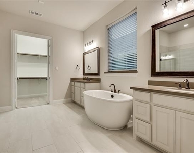 5901 The Esplanade Drive - Photo Thumbnail 21