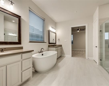 5901 The Esplanade Drive - Photo Thumbnail 22