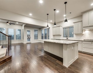 5901 The Esplanade Drive - Photo Thumbnail 12