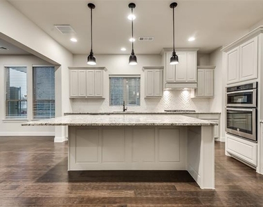 5901 The Esplanade Drive - Photo Thumbnail 13